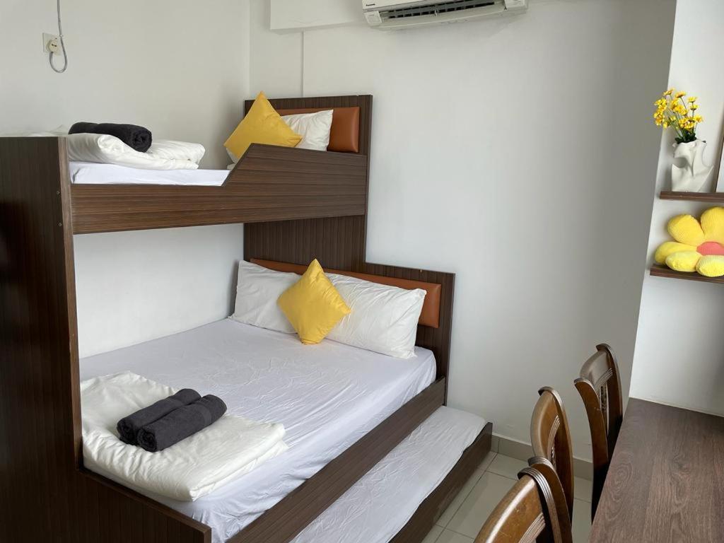Family Suites At Mansion One By Maj George Town Exterior foto